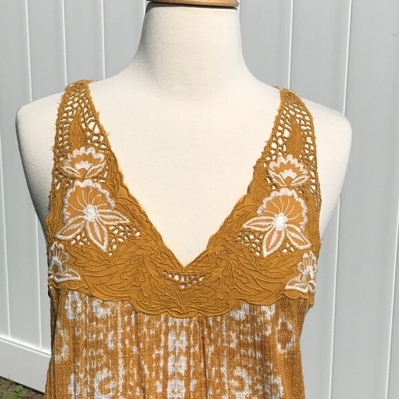 Lucky Brand Sleeveless Yellow Gold and While Floral Printed V-Neck Top Size Med - Picture 4 of 16